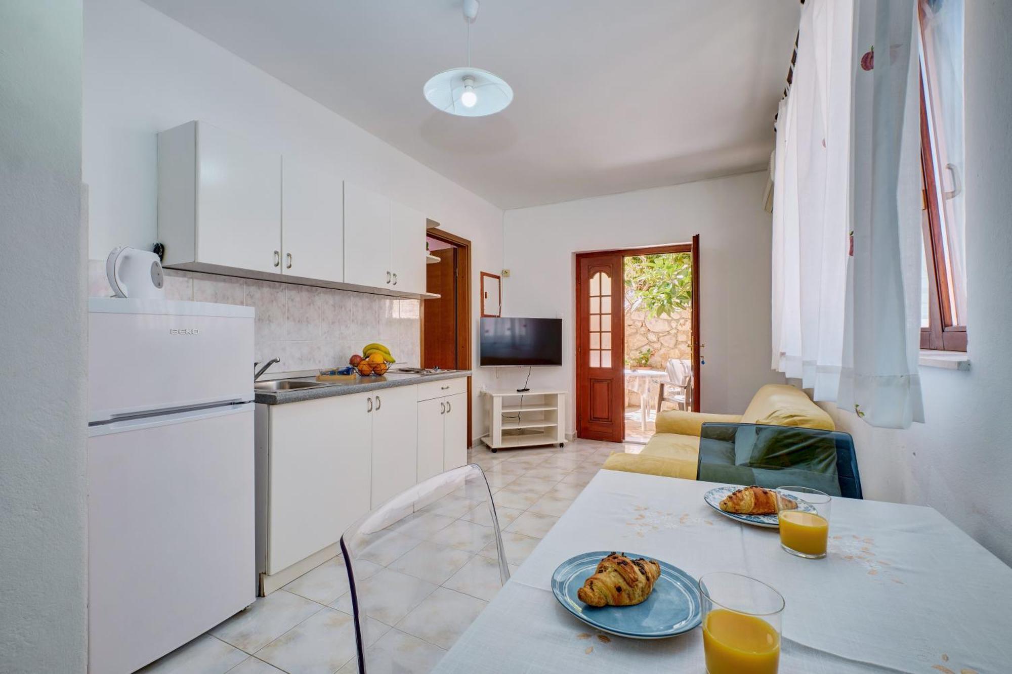 Apartments Suzana Mali Losinj Exterior photo